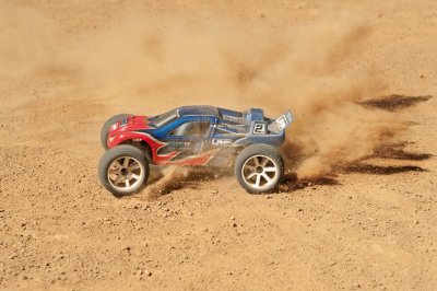 LRP S10 Blast 2 TX RTR - 1/10 Truggy s 2,4GHz RC soupravou