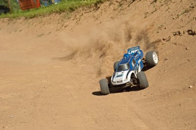 LRP S10 Blast 2 BRUSHLESS TX RTR - 1/10 Truggy s 2,4GHz RC soupravou