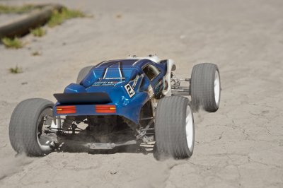 LRP S10 Blast 2 BRUSHLESS TX RTR - 1/10 Truggy s 2,4GHz RC soupravou