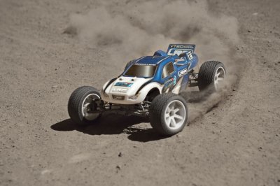 LRP S10 Blast 2 BRUSHLESS TX RTR - 1/10 Truggy s 2,4GHz RC soupravou