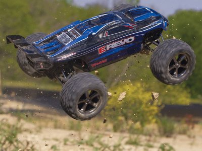 Traxxas E-Revo 1:10 TQi RTR bez karosérie a aku.