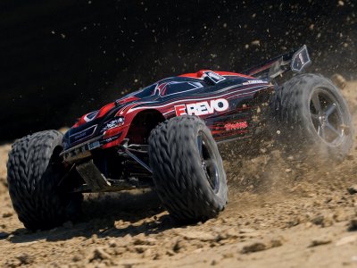 Traxxas E-Revo 1:10 TQi RTR bez karosérie a aku.