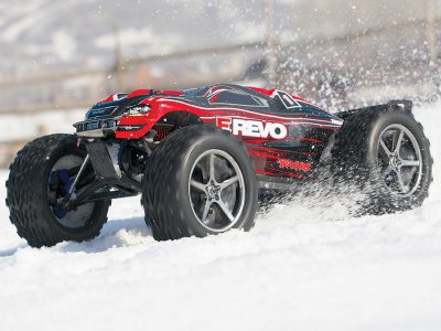 Traxxas E-Revo 1:10 TQi RTR bez karosérie a aku.