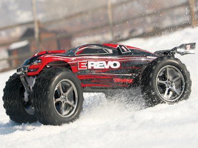 Traxxas E-Revo 1:10 TQi RTR bez karosérie a aku.