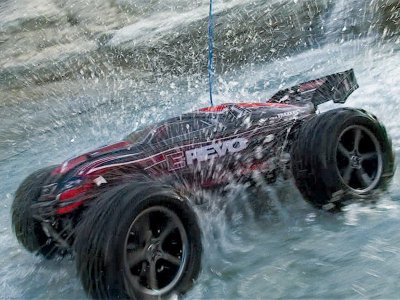 Traxxas E-Revo 1:10 TQi RTR bez karosérie a aku.