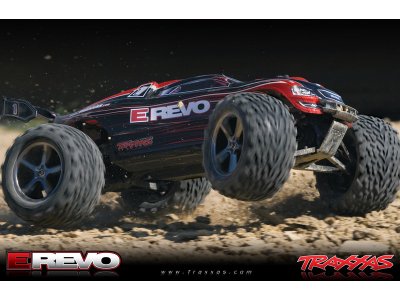 Traxxas E-Revo 1:10 TQi RTR bez karosérie a aku.