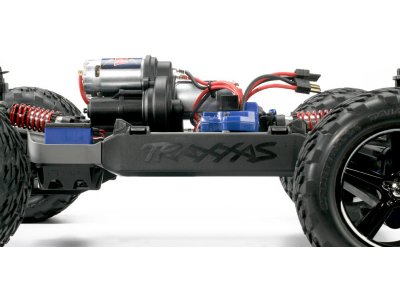 Traxxas E-Revo 1:10 TQi RTR bez karosérie a aku.