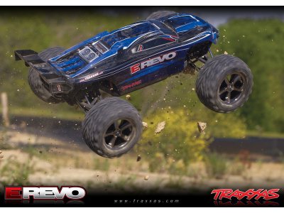 Traxxas E-Revo 1:10 TQi RTR bez karosérie a aku.