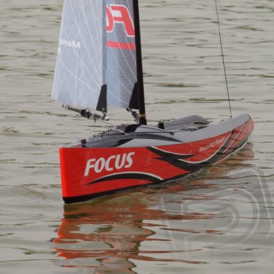 Focus V2 RTR plachetnice