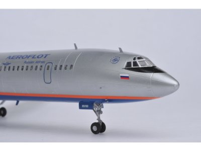 Zvezda 7004 Tu-154M 1:144