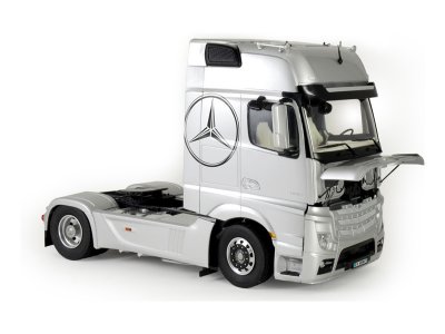 Italeri 3905 Mercedes  Benz