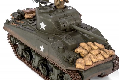 M4A3 Sherman RC tank 1:24 2,4GHz s infračerveným bojovým systémem