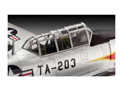 Revell T-6 G Texan (1:72)