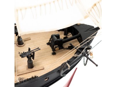 AMATI H.M.S. Hunter škuner 1:60 kit