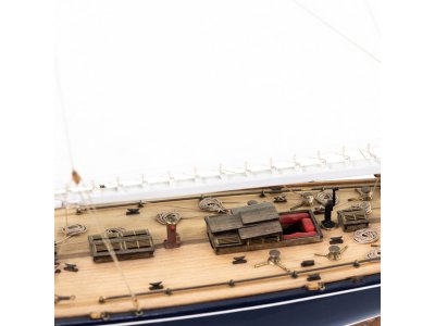 AMATI Endeavour plachetnice 1934 1:35 kit