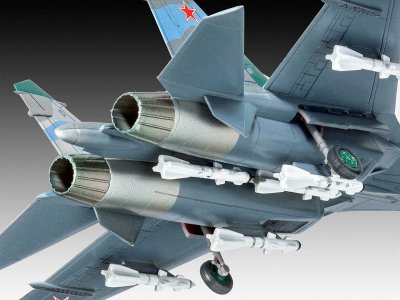 Revell 03948 Su-27 Flanker 1/1