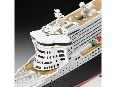 Revell QUEEN MARY 2 (1:1200) sada