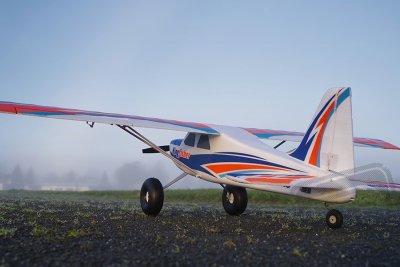 Kingfisher 1400mm ARF s koly, plováky a lyžemi