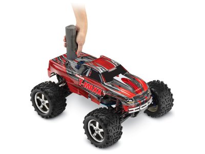 Traxxas Nitro T-Maxx 3.3 1:8 TQi Bluetooth RTR červený