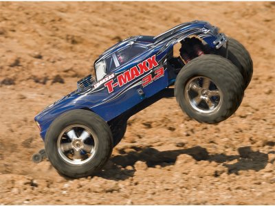 Traxxas Nitro T-Maxx 3.3 1:8 TQi Bluetooth RTR červený