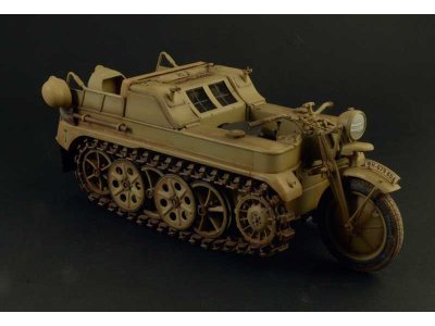 Italeri 7404 HK 101 Kettenkrad