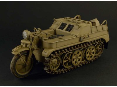 Italeri 7404 HK 101 Kettenkrad