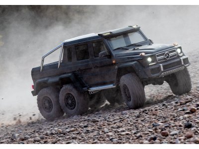 Traxxas TRX-6 Mercedes G 63 6x6 1:10 TQi RTR černý