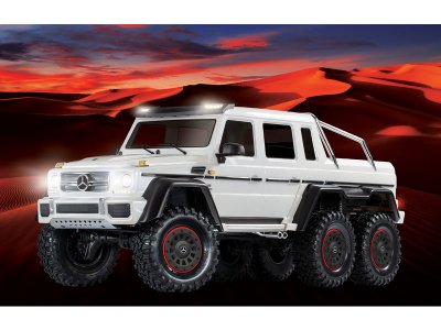 Traxxas TRX-6 Mercedes G 63 6x6 1:10 TQi RTR bílý