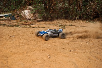 LRP S10 Twister Truggy RTR - 1/10 Electric 2WD s 2,4GHz RC