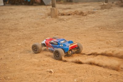 LRP S10 Twister Truggy RTR - 1/10 Electric 2WD s 2,4GHz RC