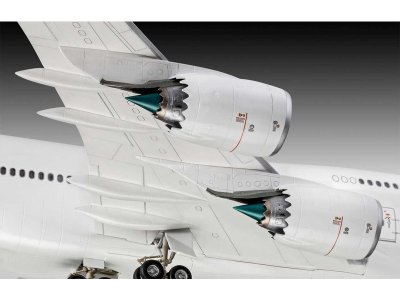 Revell 03891 Boeing 747-81/144