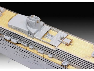 Revell Queen Mary 2 Platinum Edition (1:400)