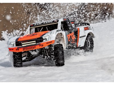 Traxxas Unlimited Desert Racer 1:8 TQi RTR s LED Rigid