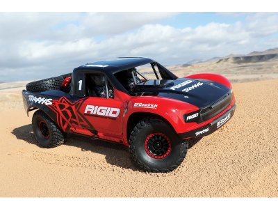 Traxxas Unlimited Desert Racer 1:8 TQi RTR s LED Rigid