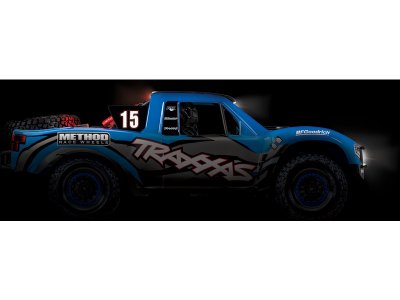 Traxxas Unlimited Desert Racer 1:8 TQi RTR s LED Rigid