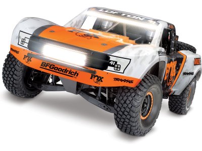 Traxxas Unlimited Desert Racer 1:8 TQi RTR s LED Rigid