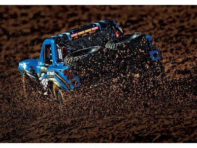 Traxxas Unlimited Desert Racer 1:8 TQi RTR s LED Rigid