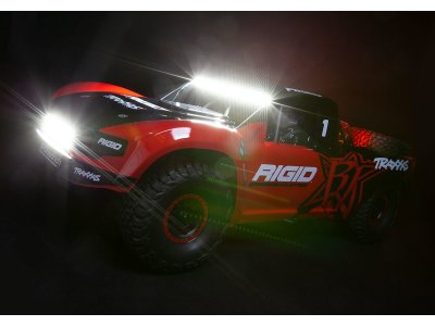 Traxxas Unlimited Desert Racer 1:8 TQi RTR s LED Rigid