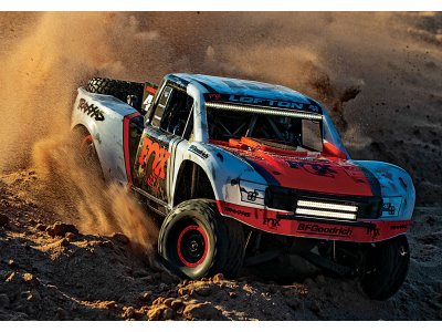 Traxxas Unlimited Desert Racer 1:8 TQi RTR s LED Rigid