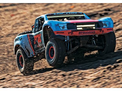 Traxxas Unlimited Desert Racer 1:8 TQi RTR s LED Rigid