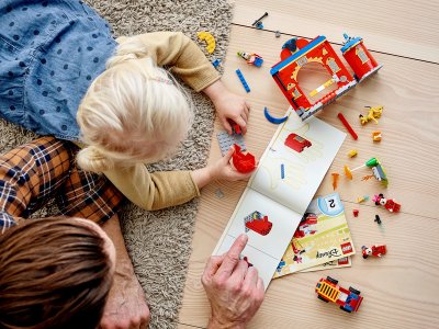 LEGO Disney- Hasičská stanice a auto Mickeyho a přátel