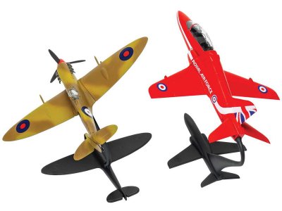 Airfix Supermarine Spitfire, BAe Hawk (1:72) (Giftset)