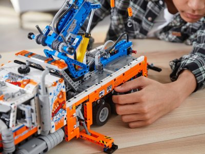 LEGO Technic - Výkonný odtahový vůz