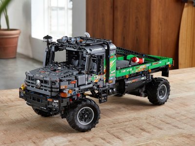 LEGO Technic - Truck trialový vůz Mercedes-Benz Zetros 4x4