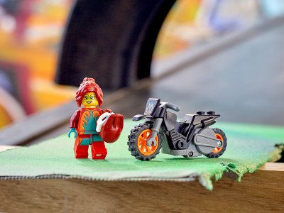 LEGO City - Ohnivá kaskadérská motorka