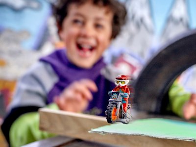 LEGO City - Ohnivá kaskadérská motorka