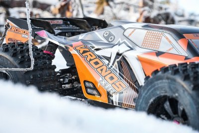 KRONOS XTR 6S 2022 - 1/8 Monster Truck 4WD bez elektroniky - TUNING verze