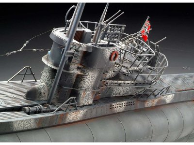 Revell ponorka Typ VII C/41 (Platinum Edition) (1:72)