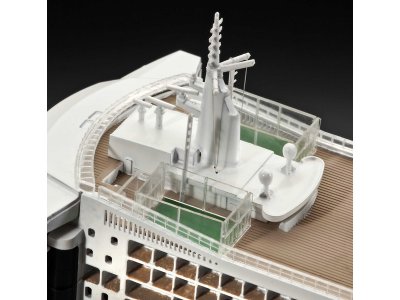 Revell 05231 Queen Mary 2 (1:700)