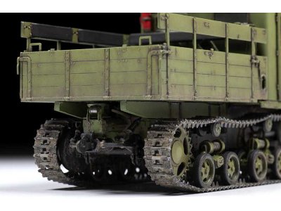 Zvezda 3663 Stalinec STZ-5 (1:35)